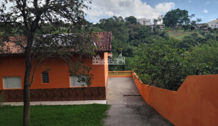 Chácara à venda com 3 quartos, sendo 1 suíte,  em San Fernando Valley, Atibaia, SP