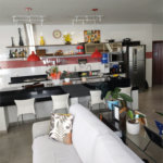 Casa à venda com 4 quartos, sendo 3 suítes, no condomínio Estância Marambaia, Vinhedo - SP