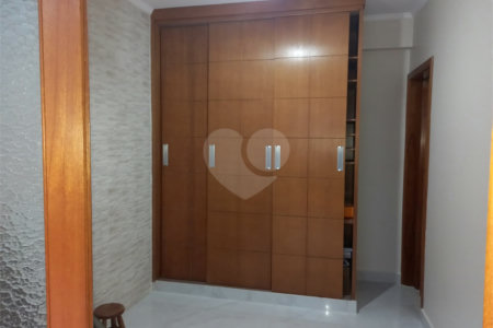 Sobrado à venda com 4 quartos, sendo 2 suítes, em Vila Hamburguesa, São Paulo, SP