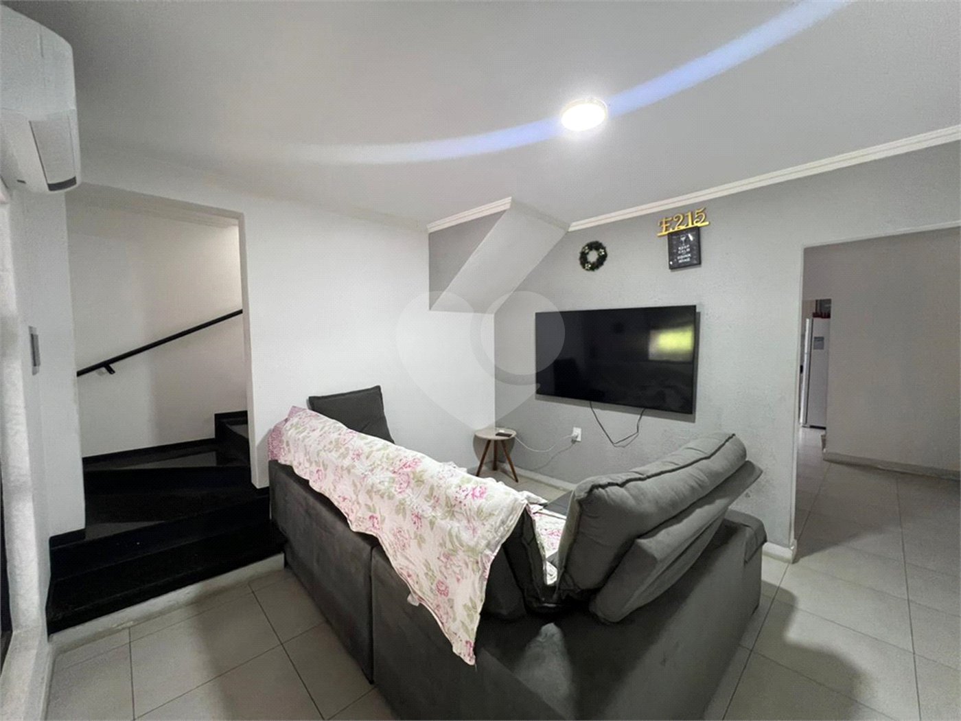 Sobrado à venda com 3 quartos, sendo 1 suíte, em Lopes de Oliveira, Sorocaba, SP