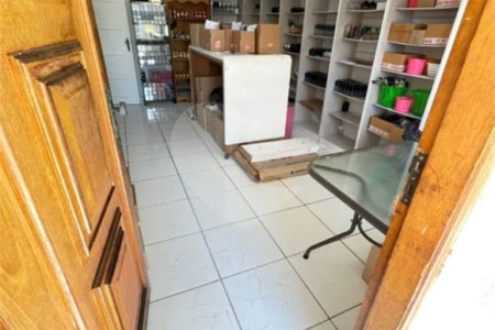 Casa Térrea à venda com 7 quartos, sendo 1 suíte, em Vila Paulicéia, São Paulo, SP