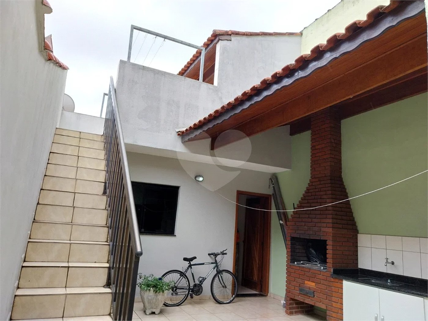 Casa com 324m², 4 dormitórios, sendo 1 suíte, 4 vagas, à venda no Jardim Las Vegas em Santo André.