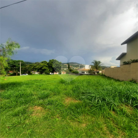 Lindo terreno de 450m², localizado no Condomínio Vilaggio Caprirccio
