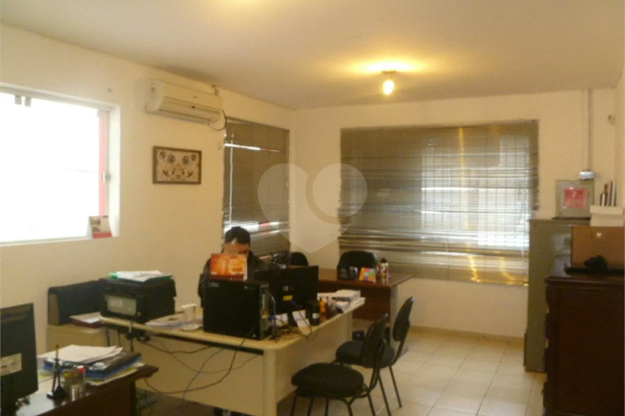 Imóvel Comercial para Venda ou Locação em ótima localização na Rua Palacete das Águias, 300.