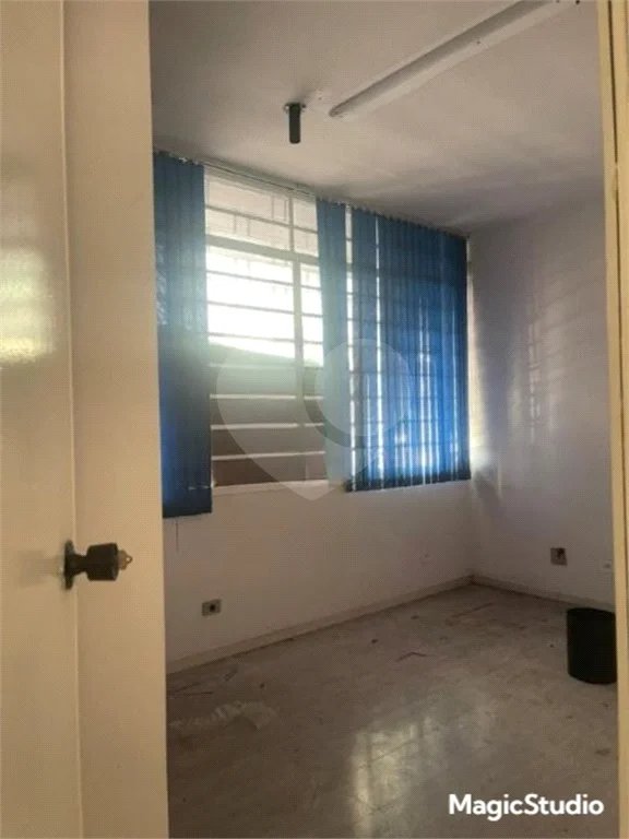 Casa comercial com 300m², 5 quartos, 2 vagas, para locação no Campo Belo!