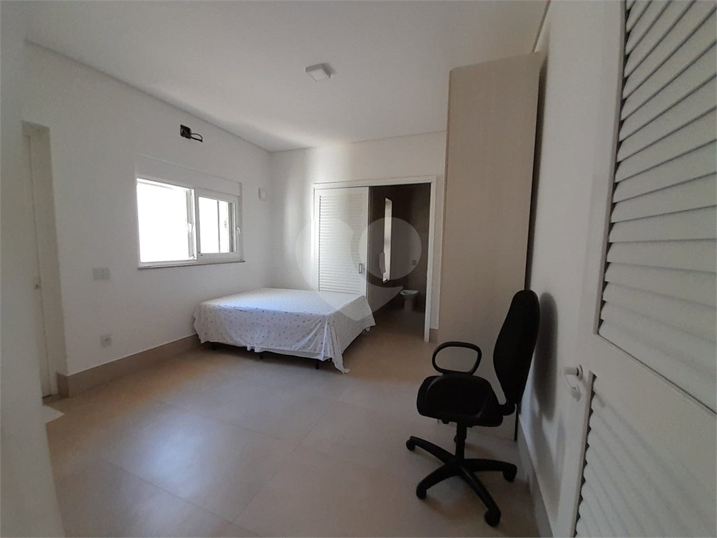 Casa à Venda no Condomínio Damha III – Elegância e Conforto para sua Família