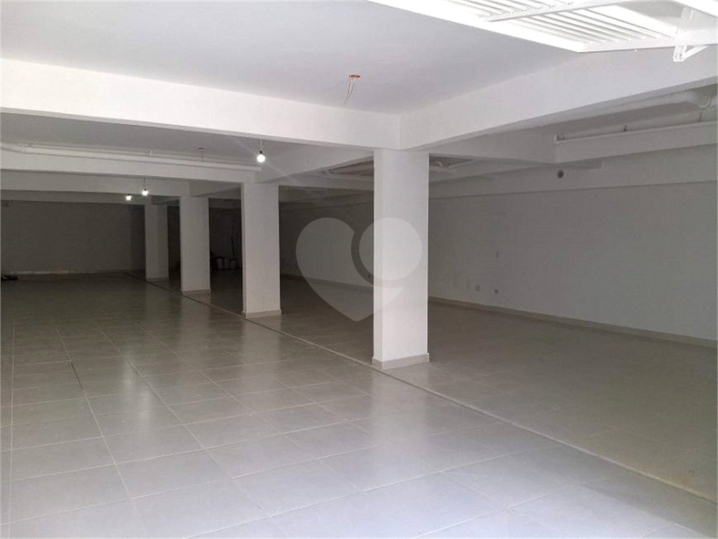 Casa à venda com 3 quartos, sendo 1 suíte, no condomínio Parque Vitória, São Paulo - SP