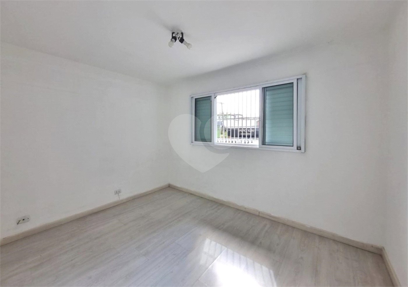 Sobrado à venda com 3 quartos, sendo 2 suítes, em Jardim Ester Yolanda, São Paulo, SP