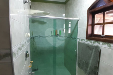 Casa à venda com 4 quartos, sendo 1 suíte, em Bangu, Rio de Janeiro, RJ