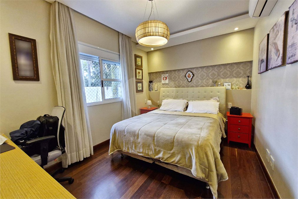 Casa à venda com 4 quartos, sendo 3 suítes,  no condomínio Le Lis Vert Village, São Paulo - SP