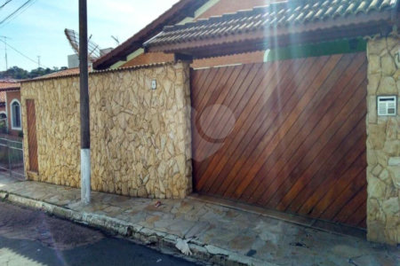 Casa à venda com 3 quartos no Centro, Vinhedo, SP