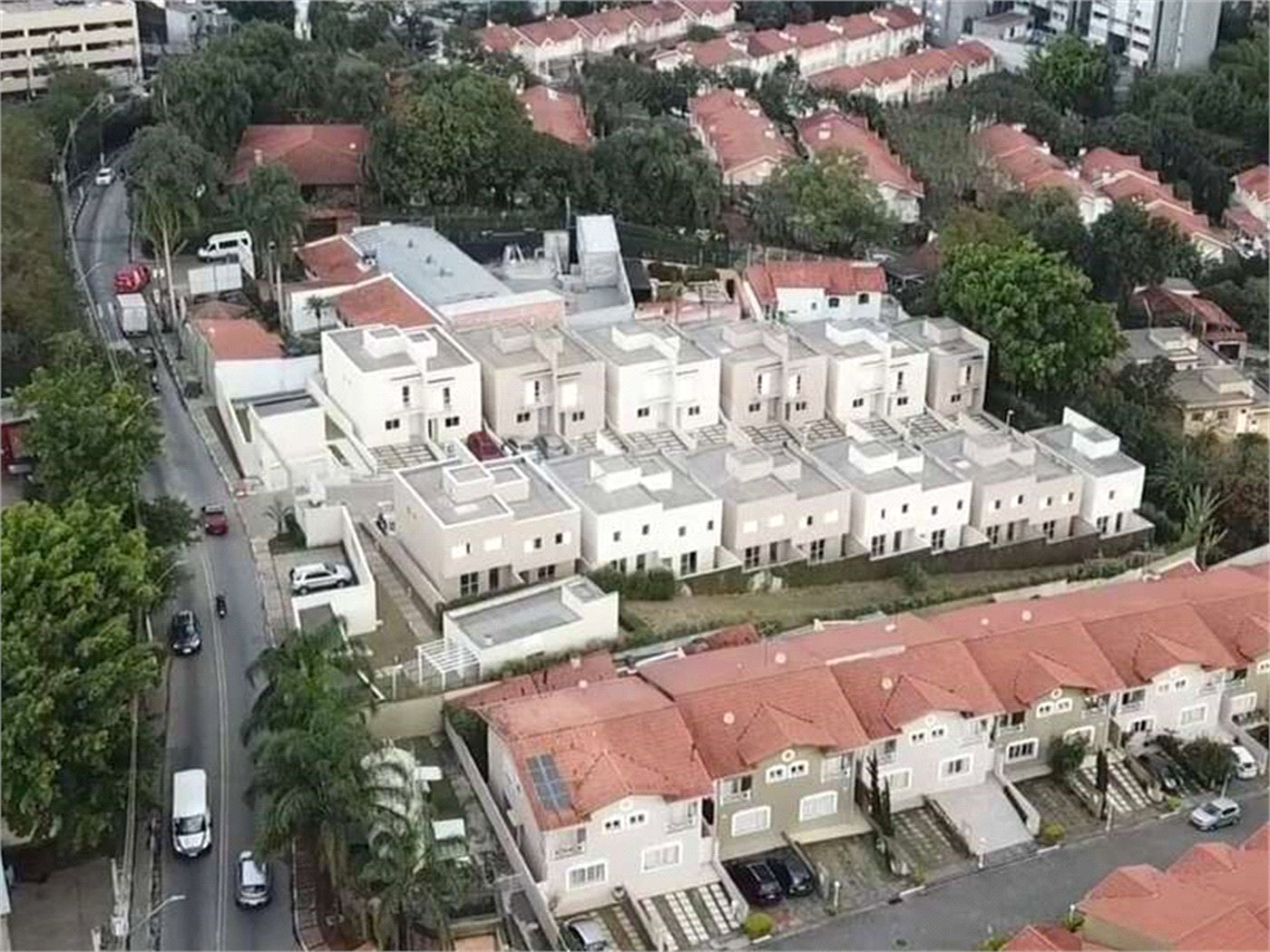 Casa à venda com 3 quartos, sendo 1 suíte, no condomínio Villaggio Viana, Cotia - SP