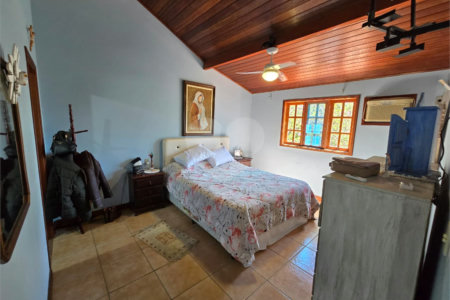 Chácara à venda com 4 quartos, sendo 1 suíte, em Cercadinho, Alambari, SP