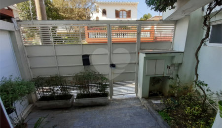 Sobrado à venda com 3 quartos, sendo 1 suíte,  em Indianópolis, São Paulo, SP