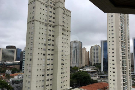 Apartamento à venda com 3 quartos, sendo 1 suíte,  em Santo Amaro, São Paulo, SP