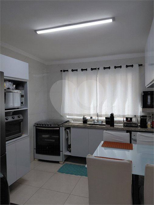 Casa à venda com 2 suítes no condomínio Residencial Guilhen, São Paulo - SP