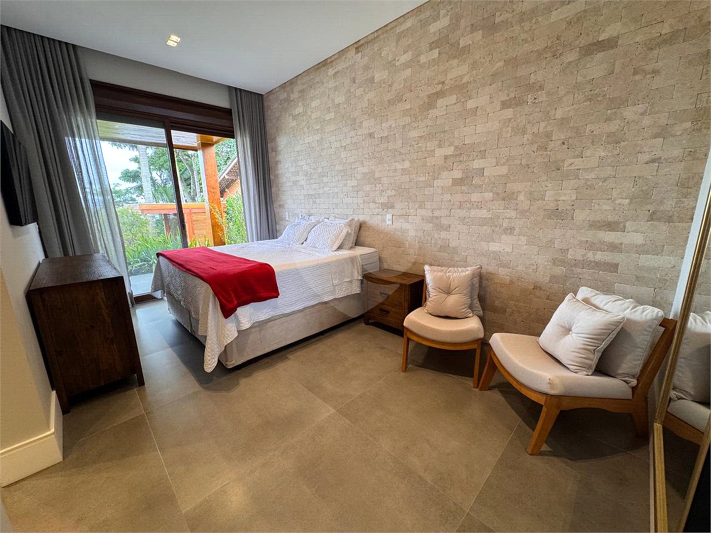 Casa à venda com 6 suítes no condomínio Vila Pinhal, Itirapina - SP