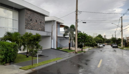 Casa à venda com 3 suítes no condomínio Residencial Quebec, São Carlos - SP