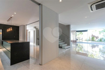 Casa à venda com 4 suítes no condomínio Hípica Garden, São Paulo - SP