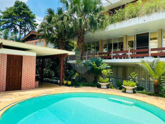Casa à venda com 4 quartos, sendo 2 suítes,  em Interlagos, São Paulo, SP