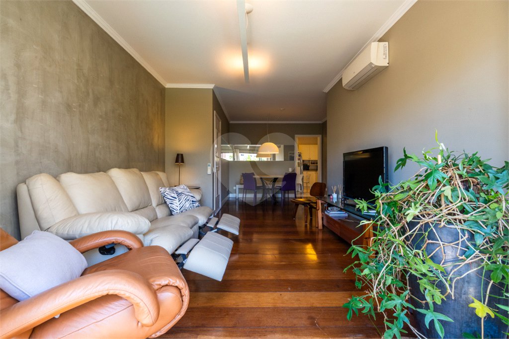 Apartamento à venda com 3 quartos, sendo 1 suíte, em Moema, São Paulo, SP