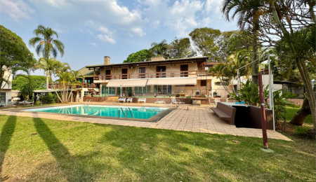 Casa à venda com 7 quartos, sendo 4 suítes,  no condomínio Campos de Mairiporã Gleba 1, Mairiporã - SP