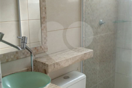 Apartamento no Condomínio Monte Azul.