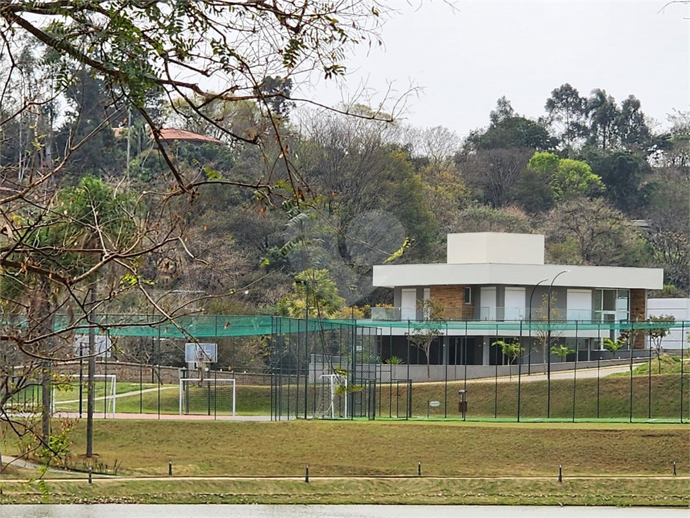 Casa à venda ou para alugar com 4 suítes no condomínio Residencial Arboretum, Vinhedo - SP