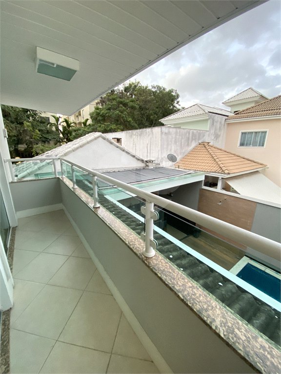 Casa à venda com 4 quartos, sendo 2 suítes, no condomínio Golden Village, Rio de Janeiro - RJ