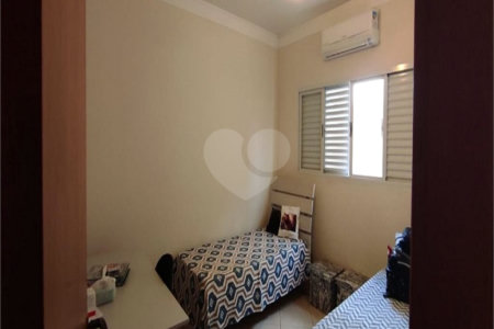Casa à venda com 4 quartos, sendo 2 suítes, no condomínio Residencial Villa dos Inglezes, Sorocaba - SP