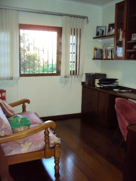 Sobrado à venda com 4 quartos, sendo 2 suítes, em Jardim Peri Peri, São Paulo, SP