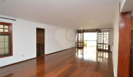 Casa à venda com 5 quartos, sendo 2 suítes,  em Vila Galvão, Guarulhos, SP
