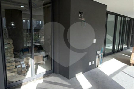 Apartamento à venda com 4 suítes em Vila Cordeiro, São Paulo, SP