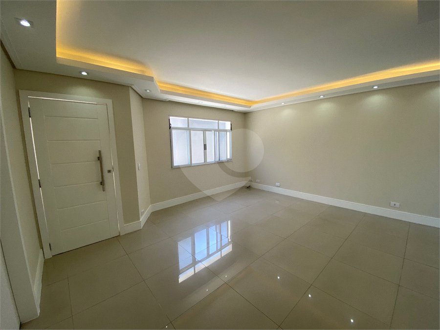 Casa à venda com 3 quartos, sendo 1 suíte, no condomínio Ana Carolina, São Paulo - SP