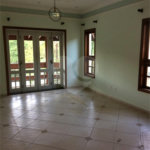 Casa à venda com 4 quartos, sendo 2 suítes, no condomínio Flamboyant, Atibaia - SP