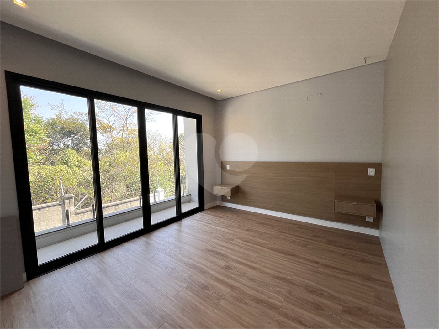 Casa à venda ou para alugar com 4 quartos, sendo 3 suítes, no condomínio Alphaville Nova Esplanada 1, Votorantim - SP
