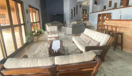 Casa à venda com 4 suítes no condomínio Vale da Santa Fé, Vinhedo - SP
