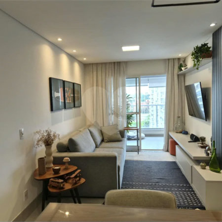 Oportunidade na Vila Leopoldina!! Apartamento com dois dormitórios, sendo uma suíte, dois banheiros, e com duas vagas.