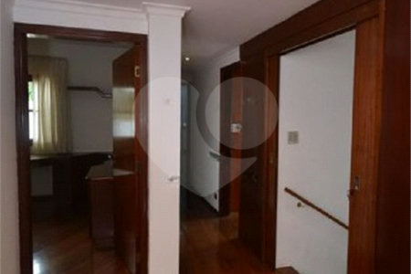 Casa à venda com 5 quartos, sendo 2 suítes, em Vila Galvão, Guarulhos, SP