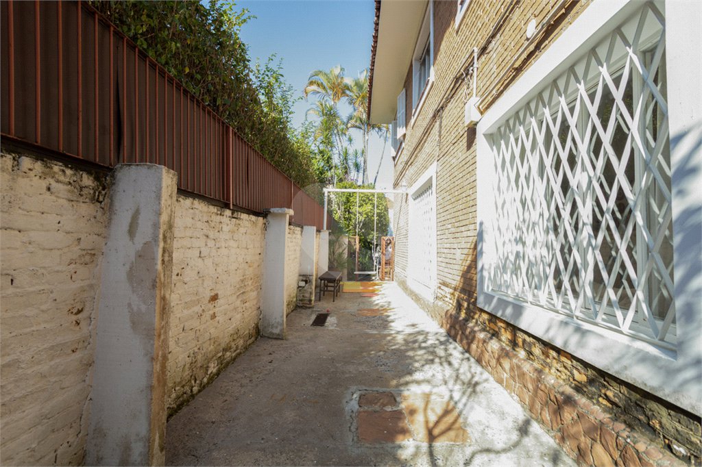 Sobrado à venda com 4 quartos, sendo 2 suítes, em Vila Madalena, São Paulo, SP