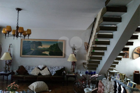 Casa à venda com 4 quartos, sendo 1 suíte, em Campo Belo, São Paulo, SP