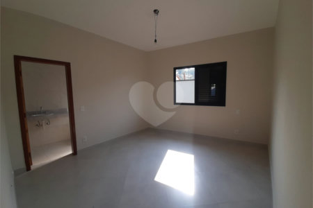 Casa à venda com 3 quartos, sendo 1 suíte, em Residencial/Comercial, Vinhedo, SP
