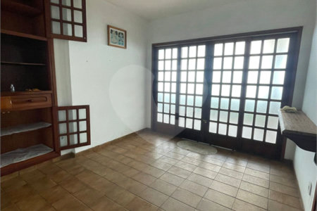 Sobrado à venda com 5 quartos, sendo 2 suítes,  em Vila Oliveira, Mogi das Cruzes, SP