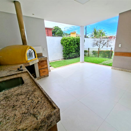 Casa à venda com 3 quartos, sendo 2 suítes, em Orla Norte, Porto Seguro, BA