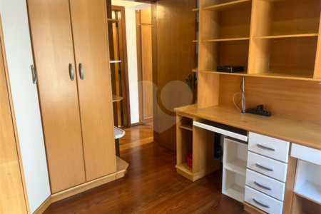 Apartamento à venda com 3 quartos, sendo 1 suíte, em Vila Gumercindo, São Paulo, SP