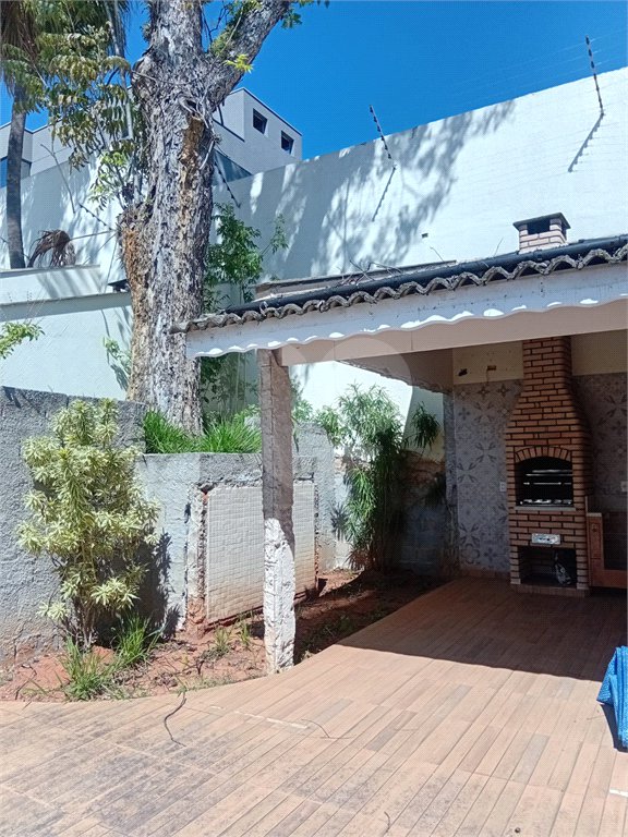 Casa à venda com 3 suítes no condomínio Residencial Jd. Floresta, São Paulo - SP