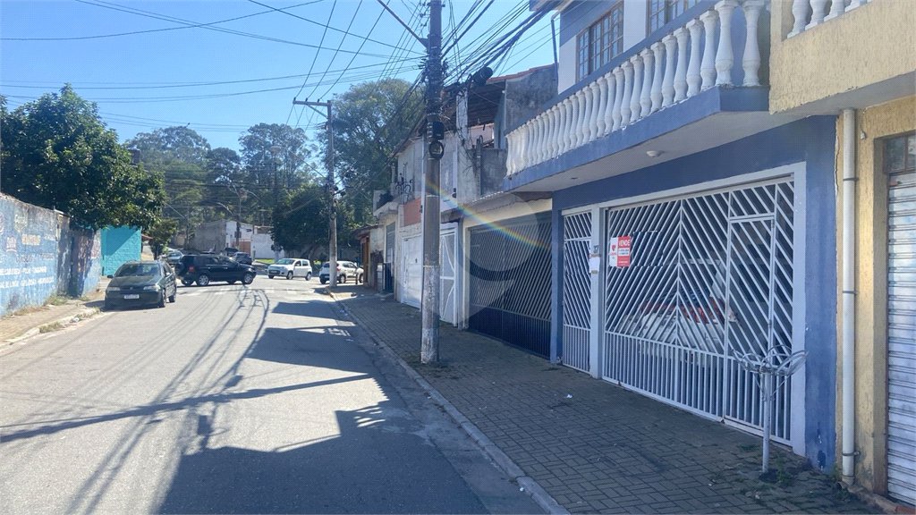 Sobrado à venda com 3 quartos, sendo 1 suíte, em Biritiba, Poá, SP