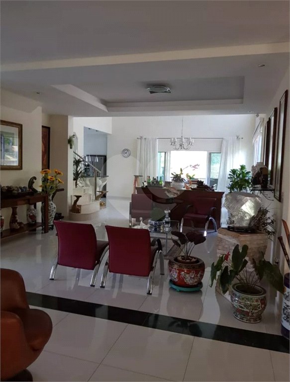 Casa à venda com 4 suítes no condomínio Monte Samkhya, Serra Negra - SP