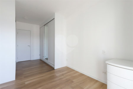 Apartamento à venda com 3 suítes em Vila Anastácio, São Paulo, SP