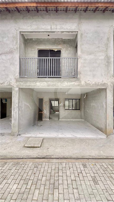 Casa à venda com 3 quartos, sendo 1 suíte, no condomínio Miguel Comitre, Poá - SP